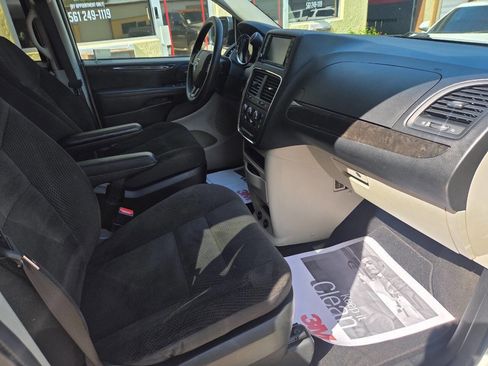 Used 2017 Dodge Grand Caravan SE w/ Power Window Group image 19