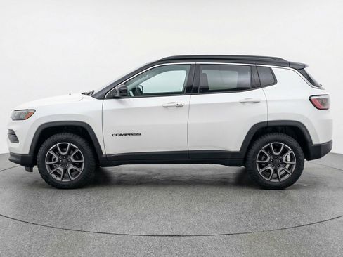 Used 2025 Jeep Compass Trailhawk AWD/4WD image 5