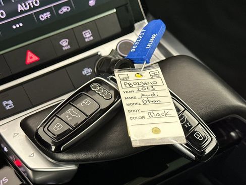 Used 2023 Audi e-tron Premium w/ Convenience Plus Package image 24