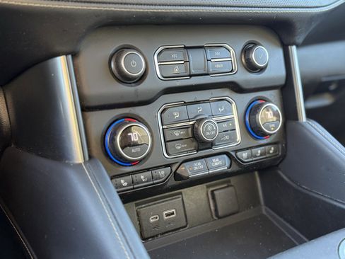 Used 2021 Chevrolet Suburban Premier image 19