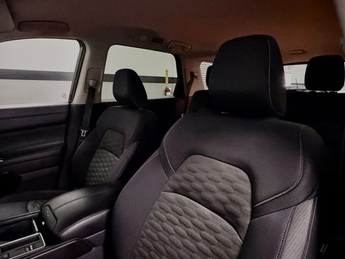 Used 2022 Nissan Pathfinder S FWD image 22