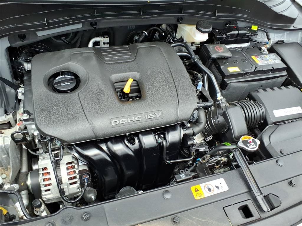 Used 2025 Kia Soul LX w/ LX Technology Package FWD image 12