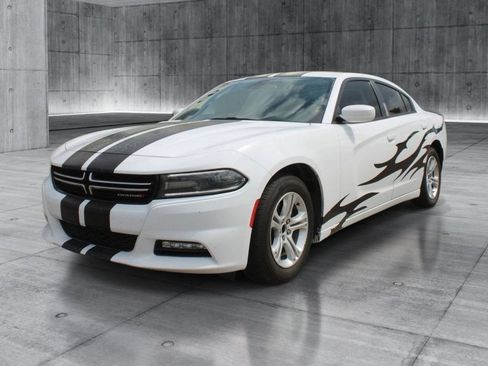 Used 2016 Dodge Charger SE RWD image 10