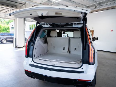 Used 2025 Cadillac Escalade ESV Sport Platinum w/ LPO, ONYX Package RWD image 53