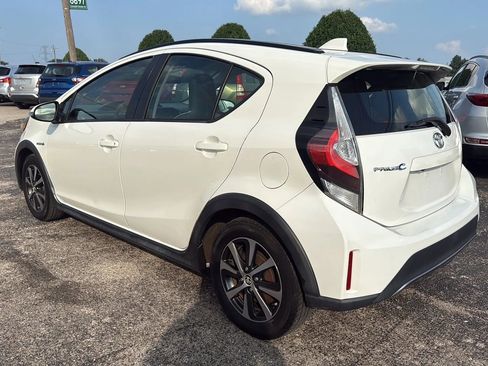 Used 2018 Toyota Prius C One image 3