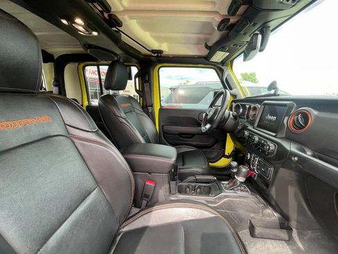 Used 2023 Jeep Gladiator Mojave w/ Cold Weather Group AWD/4WD image 3
