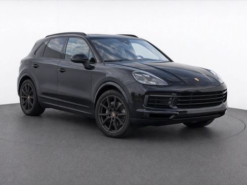 Certified 2022 Porsche Cayenne S AWD/4WD image 2