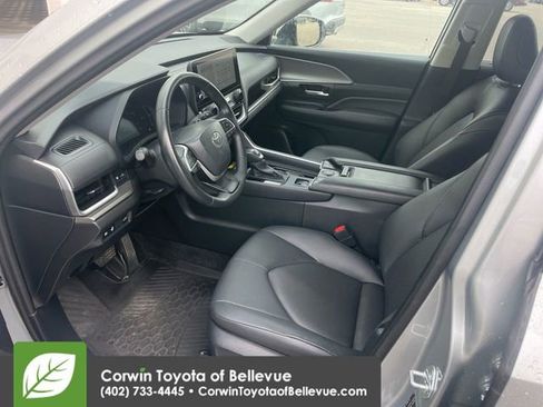 Used 2024 Toyota Grand Highlander XLE image 12