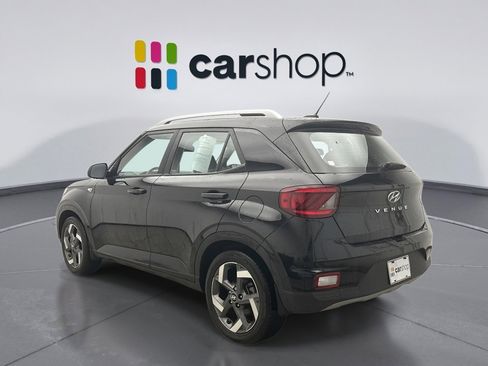Used 2023 Hyundai Venue SEL image 3