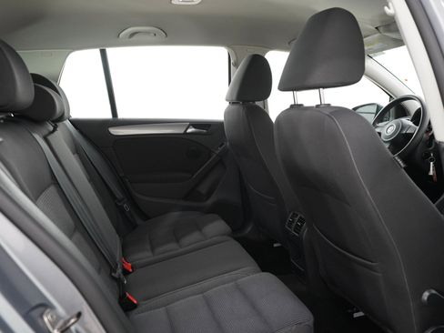 Used 2012 Volkswagen Golf 4-Door FWD image 12