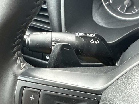 Used 2025 Nissan Rogue SV AWD/4WD image 25
