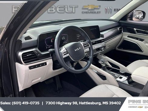 Used 2025 Kia Telluride S FWD image 12