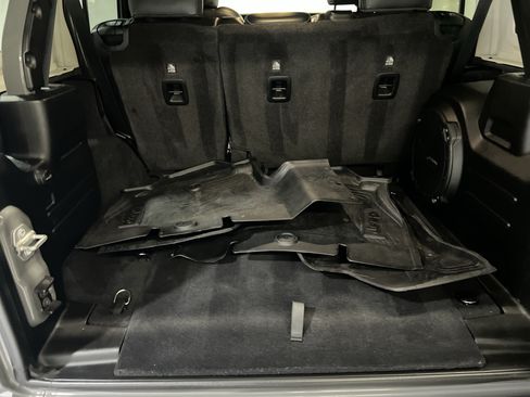 Used 2019 Jeep Wrangler Unlimited Sahara AWD/4WD image 14