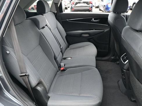 Used 2020 Kia Sorento LX FWD image 17