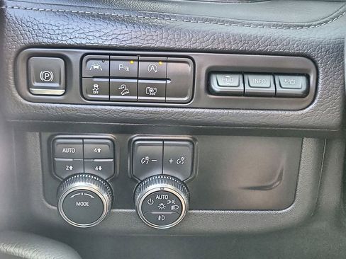 Used 2024 GMC Yukon Denali image 18