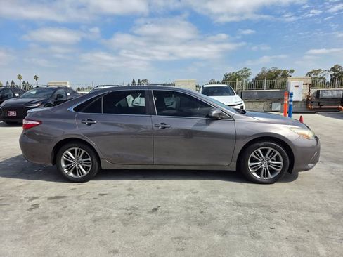 Used 2016 Toyota Camry SE FWD image 4