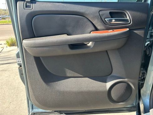 Used 2011 Chevrolet Avalanche LTZ AWD/4WD image 27