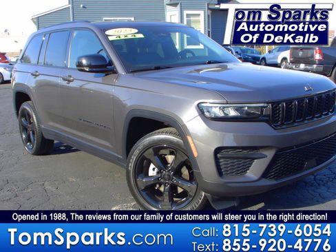 Used 2023 Jeep Grand Cherokee Altitude AWD/4WD image 1