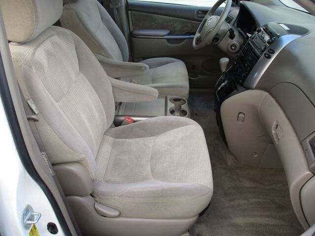 Used 2007 Toyota Sienna LE w/ LE Pkg 4 FWD image 9