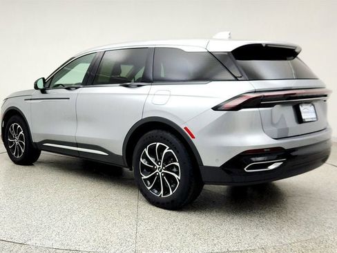 Used 2024 Lincoln Nautilus Premier AWD/4WD image 7