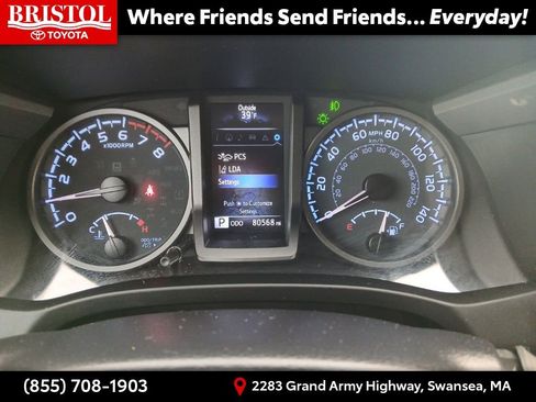 Used 2022 Toyota Tacoma TRD Off-Road image 30