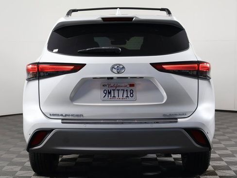 Used 2022 Toyota Highlander Platinum FWD image 5
