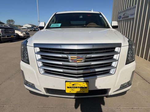 Used 2016 Cadillac Escalade Platinum AWD/4WD image 3