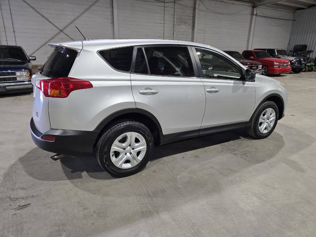 Used 2015 Toyota RAV4 LE AWD/4WD image 12