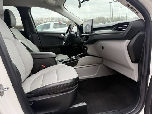 Used 2024 Ford Escape SE FWD image 9