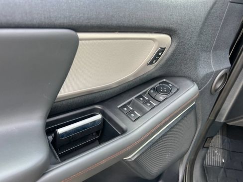 Used 2025 Ford Expedition Active AWD/4WD image 23