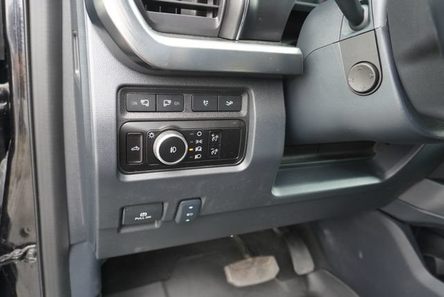 Used 2024 Ford F250 Lariat w/ Sport Appearance Package AWD/4WD image 28