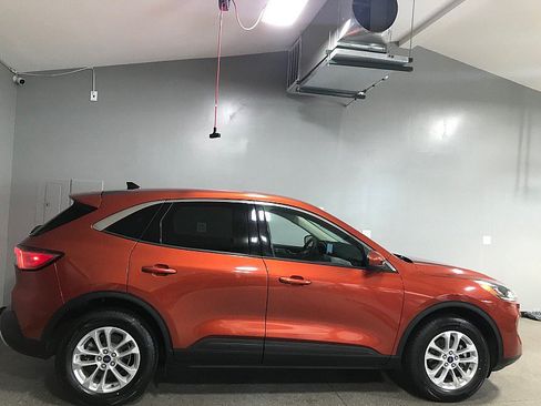 Used 2020 Ford Escape SE AWD/4WD image 2