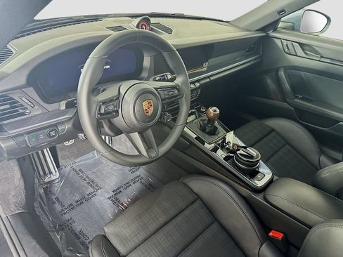 Certified 2025 Porsche 911 Carrera T RWD image 4
