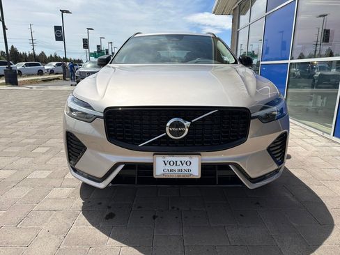 Used 2025 Volvo XC60 B5 Plus AWD/4WD image 3