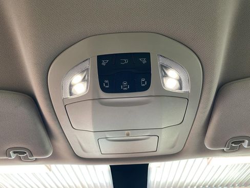 Used 2022 Chrysler Voyager LX image 27