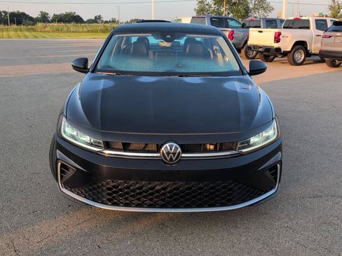 Used 2025 Volkswagen Jetta SE FWD image 11