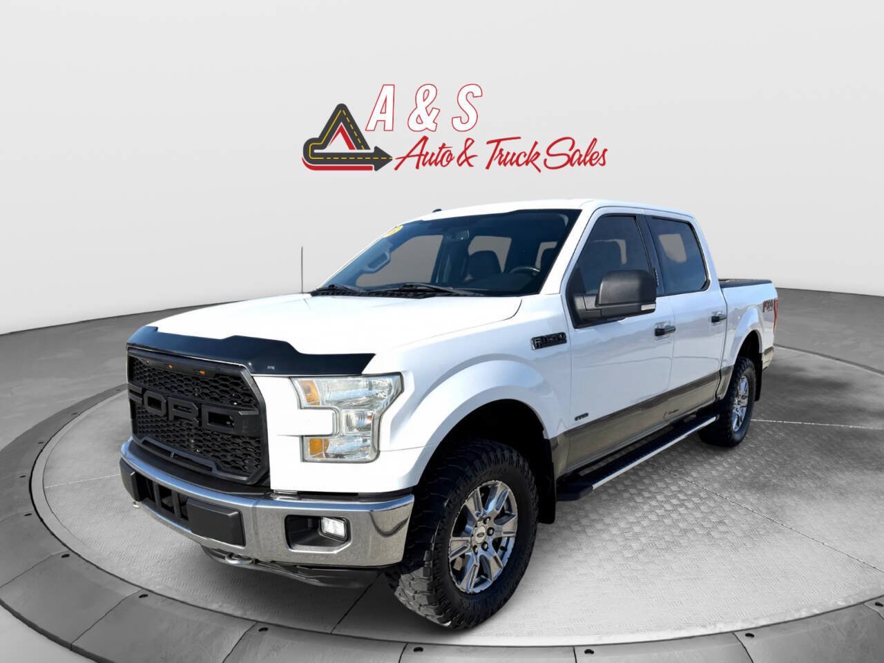 Used 2015 Ford F150 XLT w/ Equipment Group 302A Luxury AWD/4WD image 3