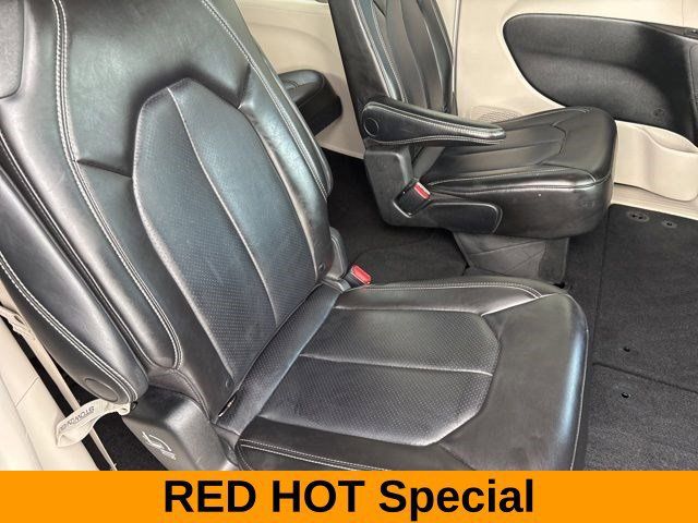 Used 2023 Chrysler Pacifica Touring-L FWD image 34