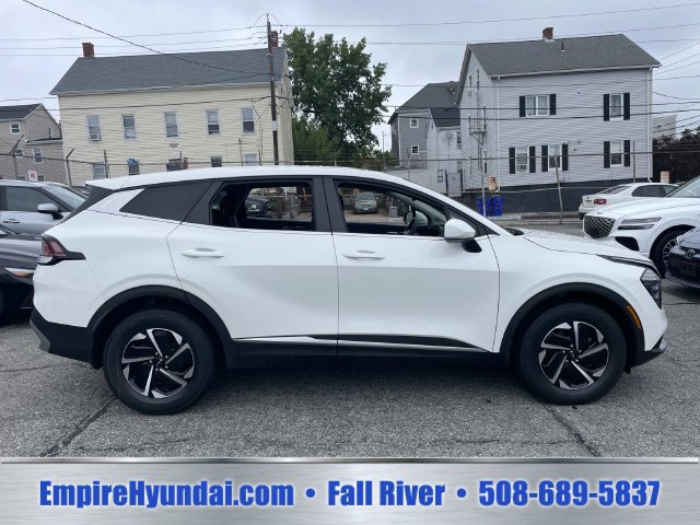 Used 2024 Kia Sportage LX AWD/4WD image 3