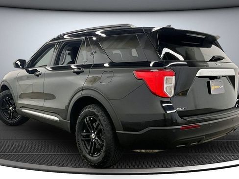 Used 2021 Ford Explorer XLT AWD/4WD image 4