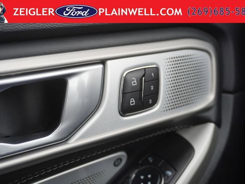 Used 2023 Ford Explorer Limited w/ Limited Technology Package AWD/4WD image 33