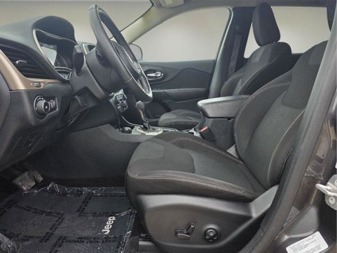 Used 2016 Jeep Cherokee Latitude w/ Safety/Convenience Group image 3