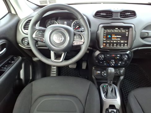 Used 2022 Jeep Renegade Latitude AWD/4WD image 12