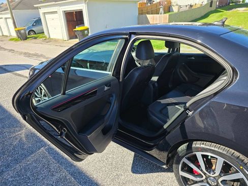 Used 2017 Volkswagen Jetta GLI FWD image 19