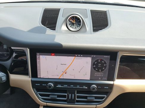 Certified 2020 Porsche Macan AWD/4WD image 34