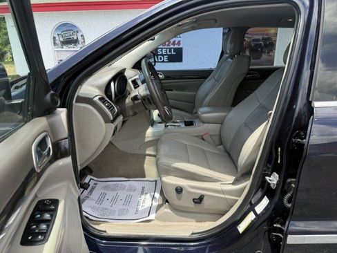 Used 2011 Jeep Grand Cherokee Laredo RWD image 9