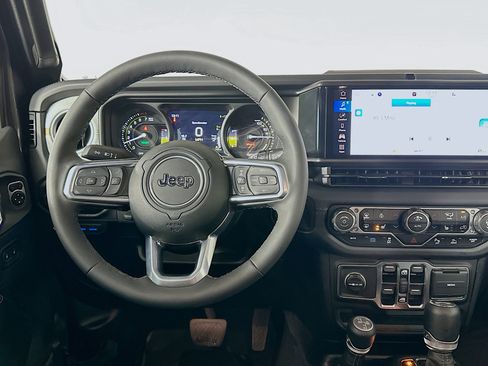 Used 2025 Jeep Wrangler Sahara w/ Safety Group image 18