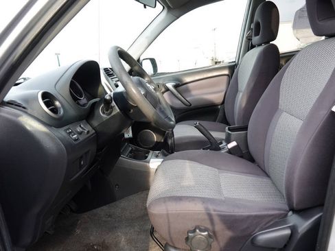 Used 2005 Toyota RAV4 4WD image 4
