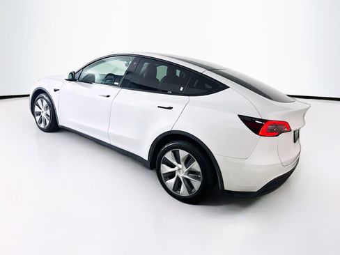 Used 2022 Tesla Model Y Long Range image 5