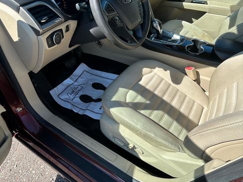 Used 2015 Ford Fusion SE FWD image 10